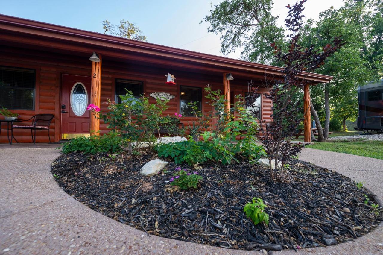 Cabin 1 Rental 15 minutes from Magnolia&Baylor Waco Esterno foto