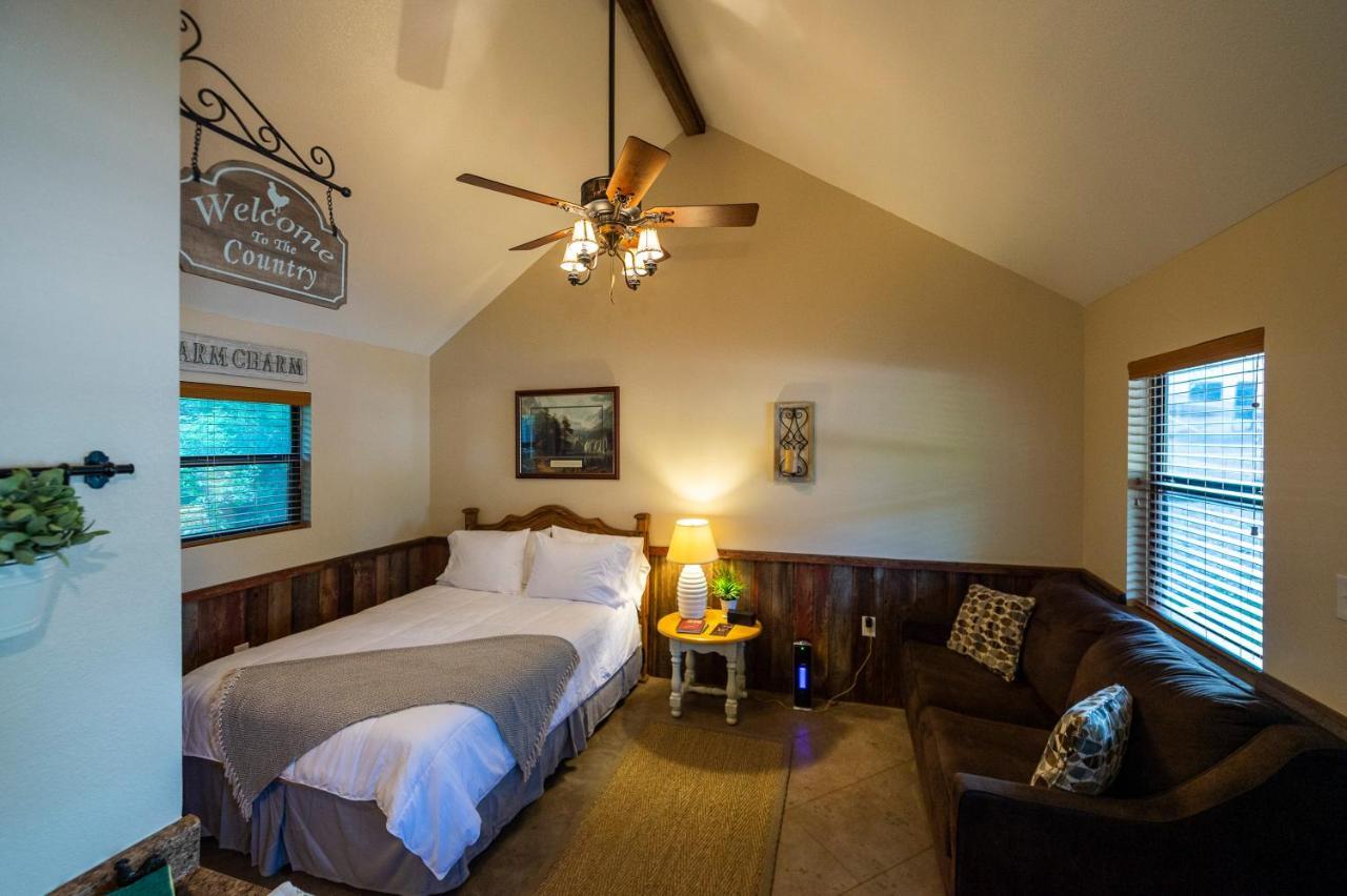 Cabin 1 Rental 15 minutes from Magnolia&Baylor Waco Esterno foto