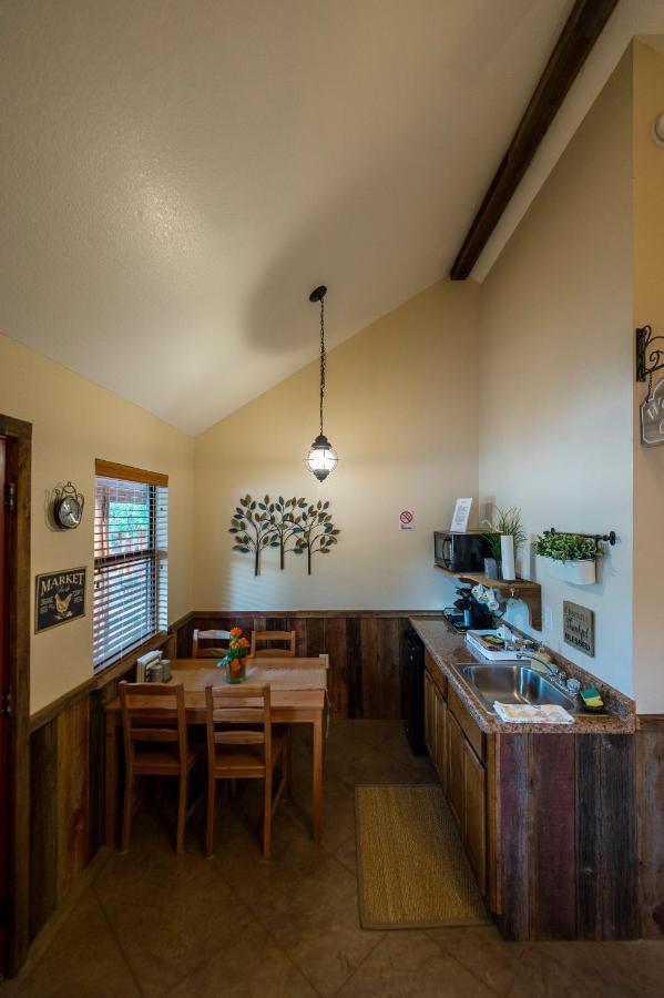 Cabin 1 Rental 15 minutes from Magnolia&Baylor Waco Esterno foto